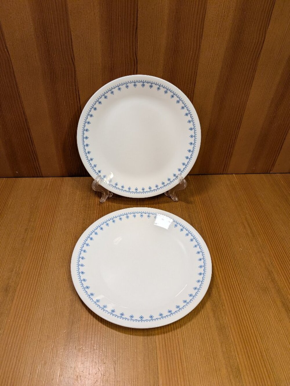 Lot of 2 Corelle SNOWFLAKE BLUE GARLAND Luncheon Plates 8 1/2" Plate Set - GUC